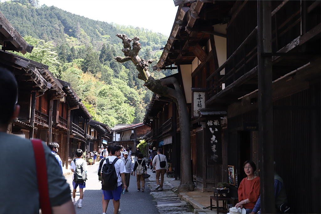 妻籠宿の賑わい
妻籠宿には多くの観光客が訪れる